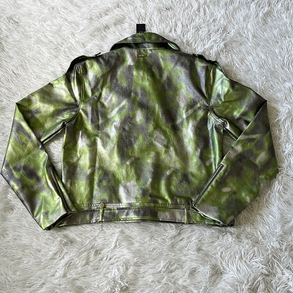 BOOHOOMAN BOXY SPRAY DETAIL BIKER JACKET IN SILVER/GREEN SIZE SMALL - Picture 11 of 11